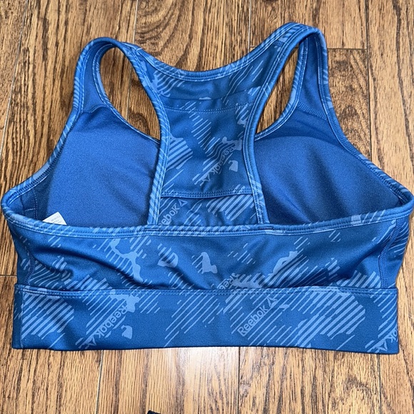 Women’s Reebok sports bra size M medium yoga stretch comfy running athletic pad - Picture 4 of 10